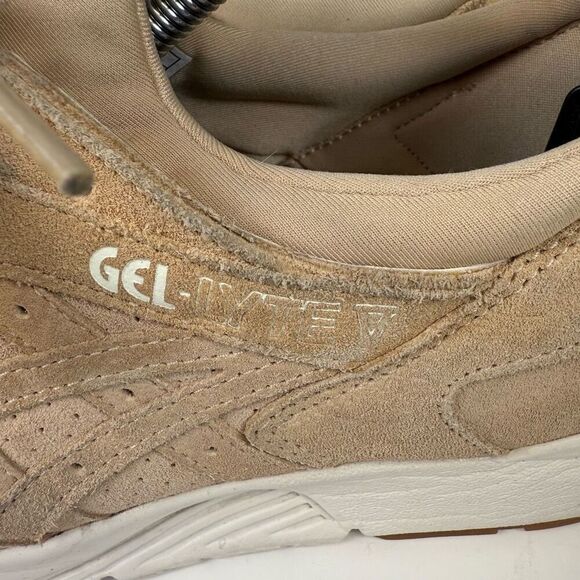Athletic_Shoes